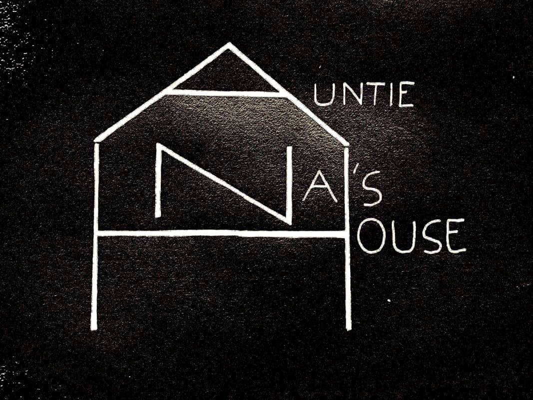 Auntie Na's Village Logo